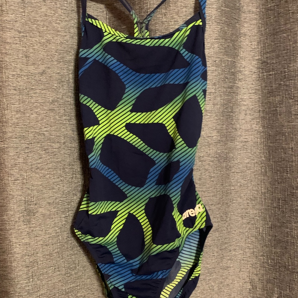 Worn a few times for practice. Size 36. Arena very cute!